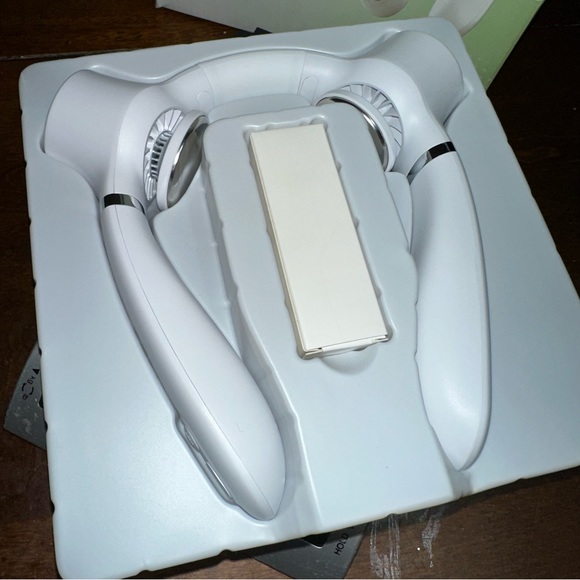 Portable Neck Fan Upgraded Neck Air Conditioner 2X Cooling Pads Rechargeable Fan - Picture 5 of 12